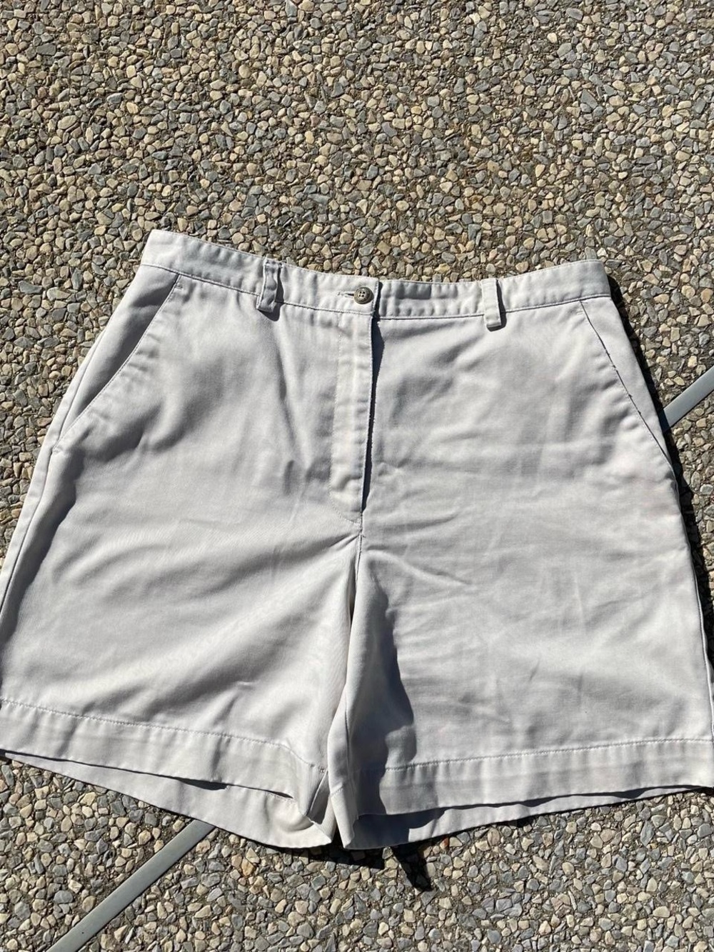 Liz Claiborne Light Cream High-Rise Women's Shorts - Picture 1 of 7